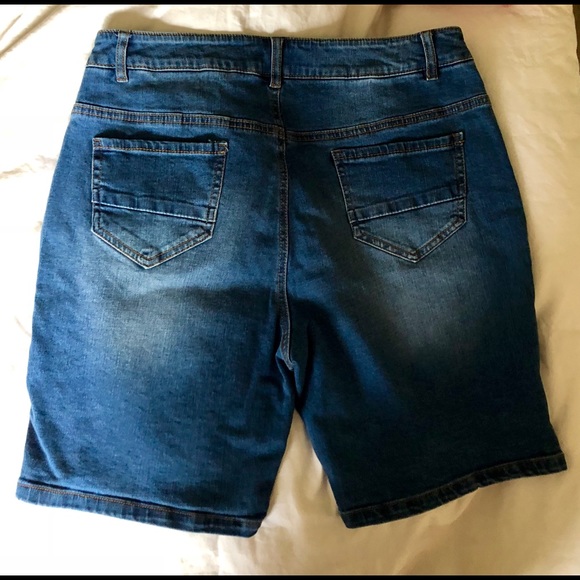 Jean Shorts - Picture 3 of 4